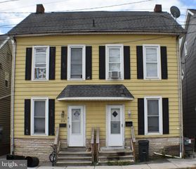 216 N FRANKLIN STREET FRONT, Hanover, PA 17331