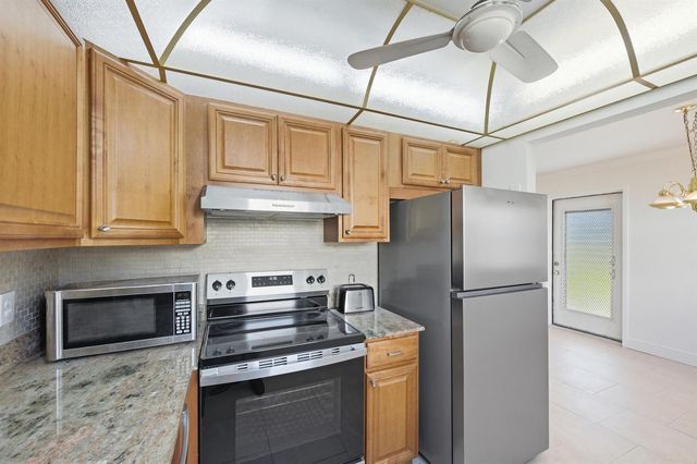 452 Brittany J, Delray Beach, FL 33446