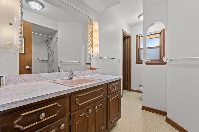 1610 Hickory STREET, South Milwaukee, WI 53172