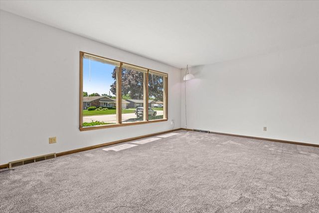 1610 Hickory STREET, South Milwaukee, WI 53172