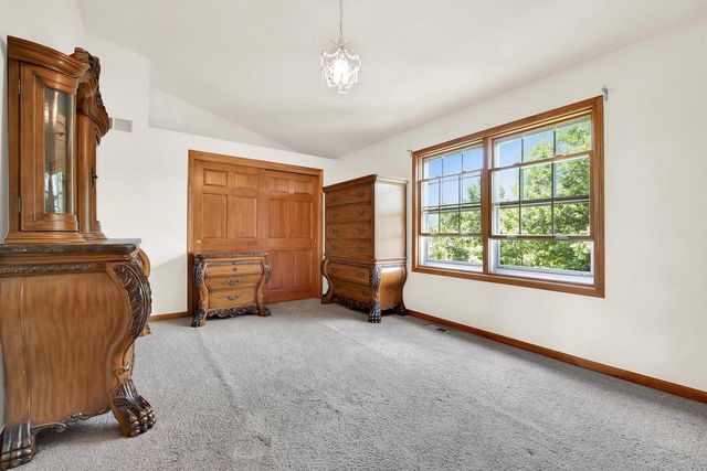 9505 N Michael COURT, Milwaukee, WI 53224