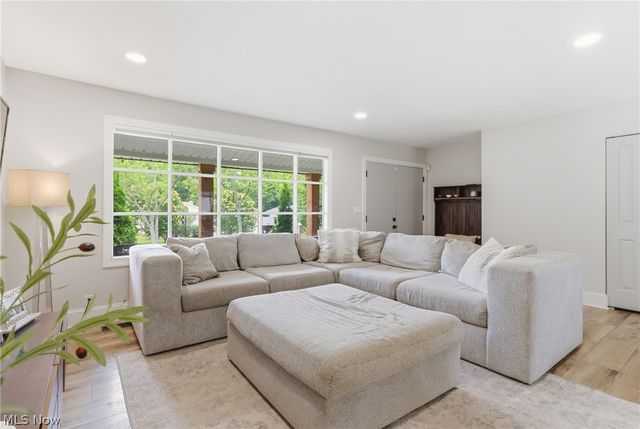161 Devorah Drive, Aurora, OH 44202