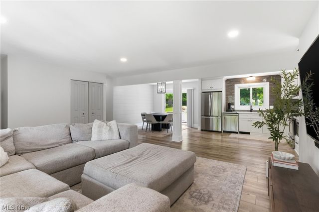 161 Devorah Drive, Aurora, OH 44202