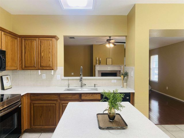 209 Moonlight Drive, Euless, TX 76039