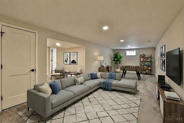 8765 Weller Road, Montgomery, OH 45249