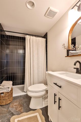 8765 Weller Road, Montgomery, OH 45249