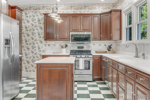 135 Helen Place, Collinsville, IL 62234