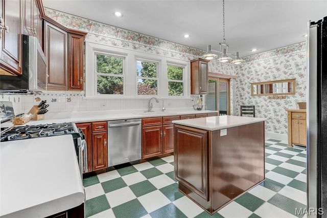 135 Helen Place, Collinsville, IL 62234