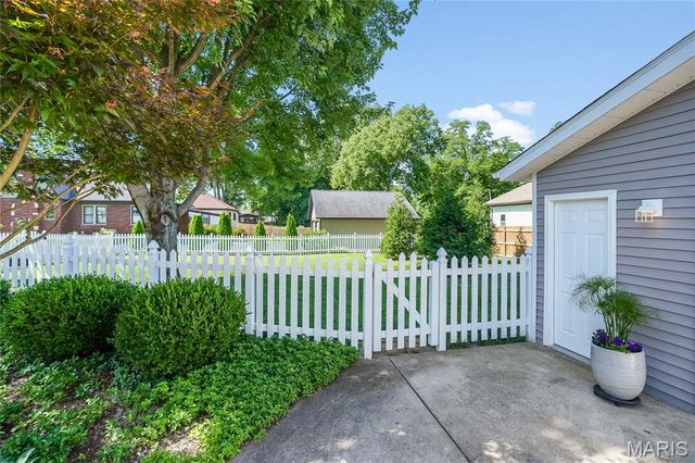 135 Helen Place, Collinsville, IL 62234