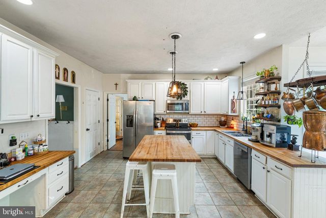 8832 MULLEN RD, King George, VA 22485