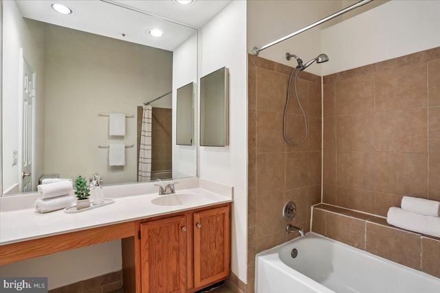 9 FOUNTAIN VALLEY CT, Montgomery Village, MD 20886