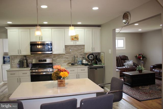 16 KING AVE, Marlton, NJ 08053