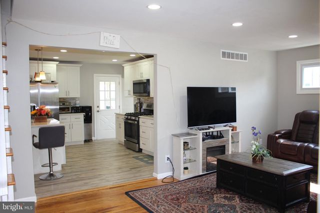 16 KING AVE, Marlton, NJ 08053