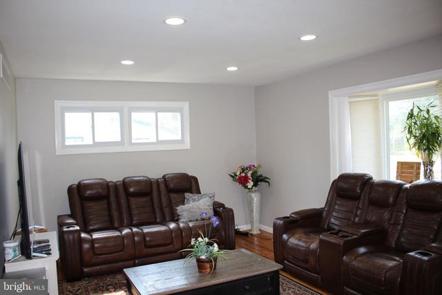 16 KING AVE, Marlton, NJ 08053