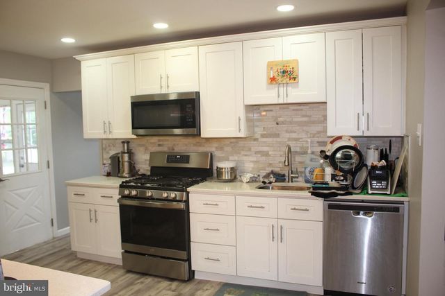 16 KING AVE, Marlton, NJ 08053