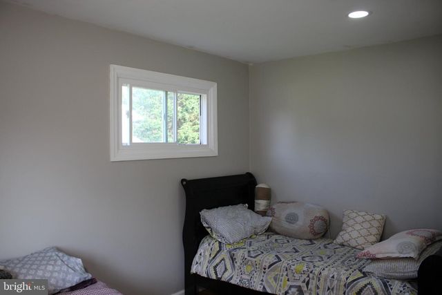 16 KING AVE, Marlton, NJ 08053