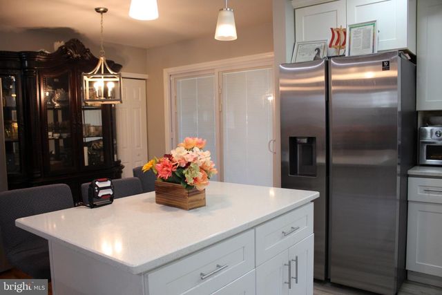 16 KING AVE, Marlton, NJ 08053