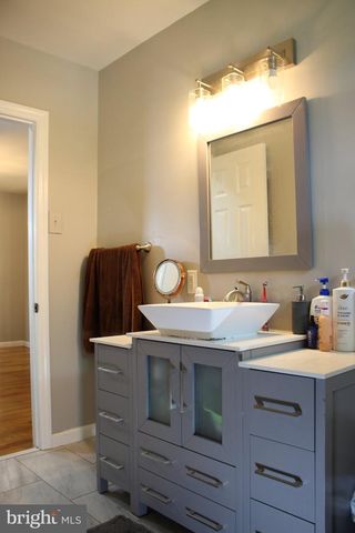 16 KING AVE, Marlton, NJ 08053