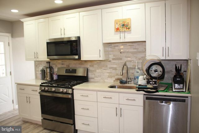 16 KING AVE, Marlton, NJ 08053