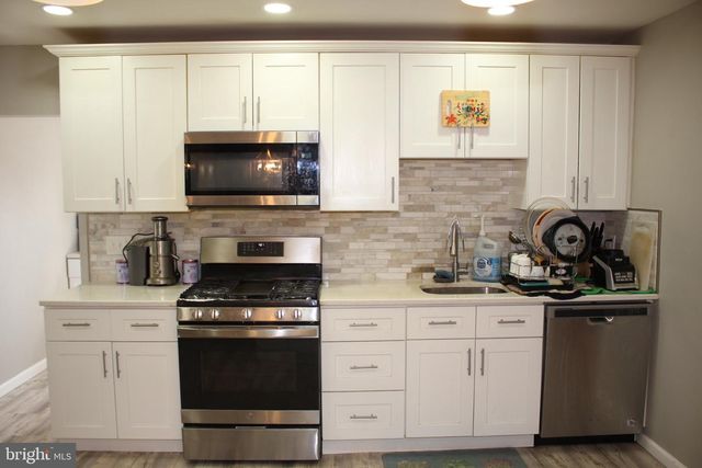 16 KING AVE, Marlton, NJ 08053