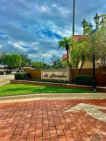 18336 NW 68th Ave I, Hialeah, FL 33015
