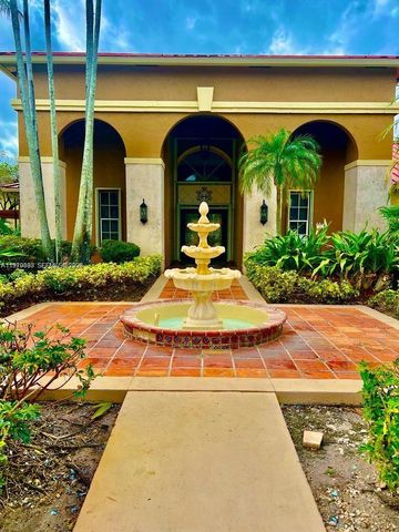 18336 NW 68th Ave I, Hialeah, FL 33015