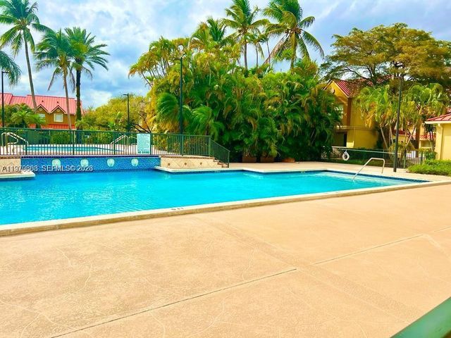 18336 NW 68th Ave I, Hialeah, FL 33015