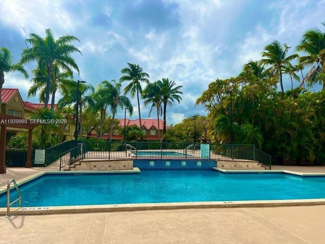 18336 NW 68th Ave I, Hialeah, FL 33015