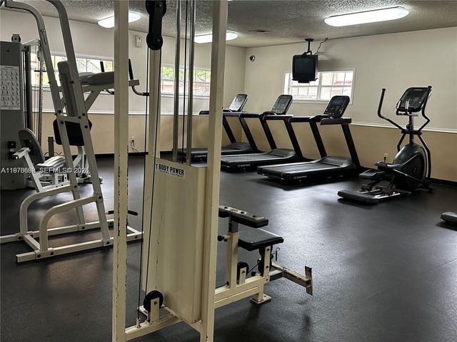 18336 NW 68th Ave I, Hialeah, FL 33015