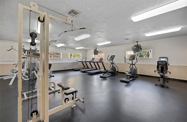 18336 NW 68th Ave I, Hialeah, FL 33015