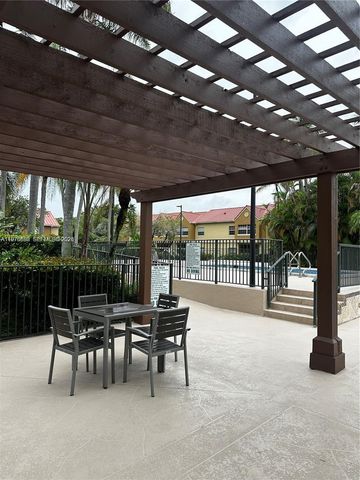 18336 NW 68th Ave I, Hialeah, FL 33015