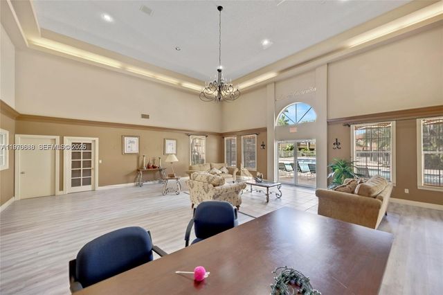 18336 NW 68th Ave I, Hialeah, FL 33015