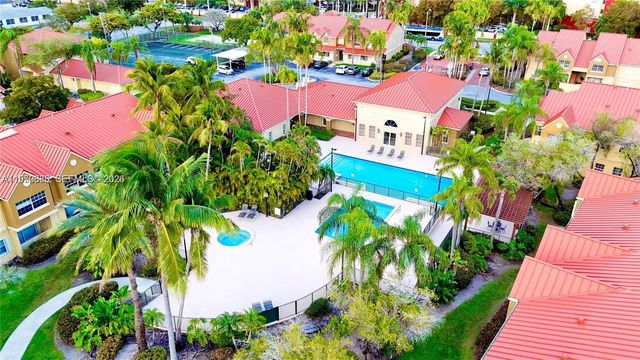 18336 NW 68th Ave I, Hialeah, FL 33015