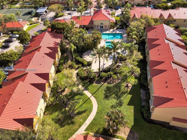 18336 NW 68th Ave I, Hialeah, FL 33015