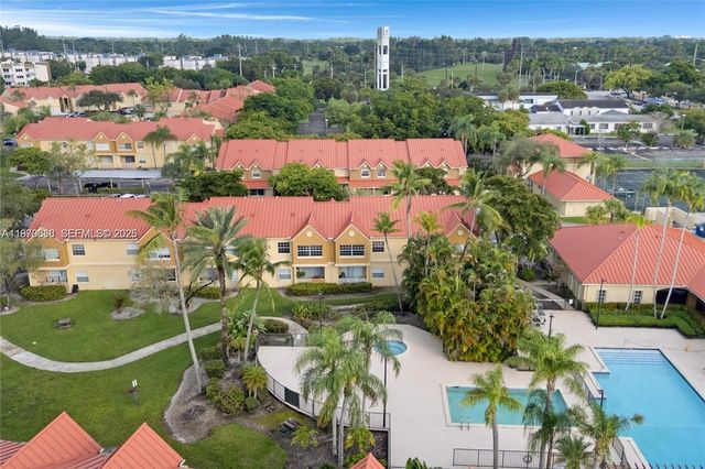 18336 NW 68th Ave I, Hialeah, FL 33015