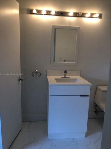 18336 NW 68th Ave I, Hialeah, FL 33015