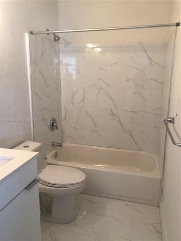 18336 NW 68th Ave I, Hialeah, FL 33015