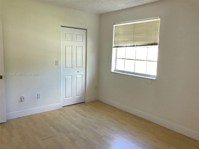 18336 NW 68th Ave I, Hialeah, FL 33015