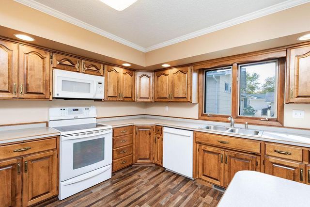 1410 24th Avenue S, Moorhead, MN 56560