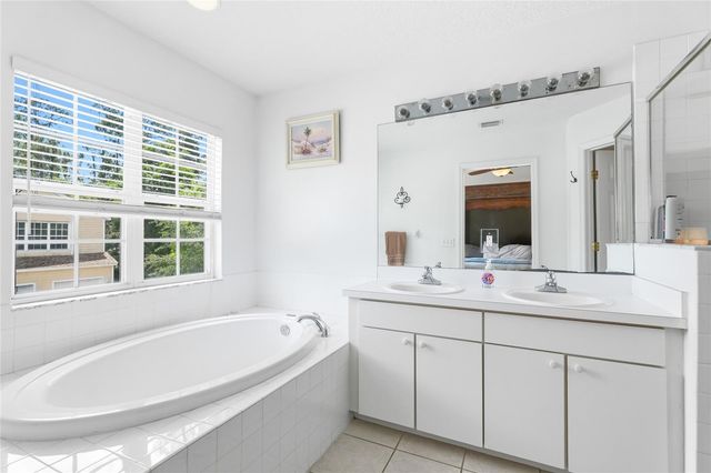 6216 ROSEFINCH COURT 102, Lakewood Ranch, FL 34202