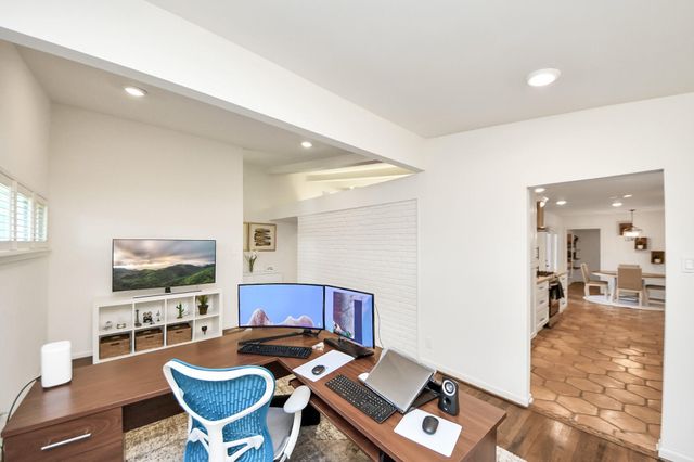 10150 Brinwood Drive, Houston, TX 77043