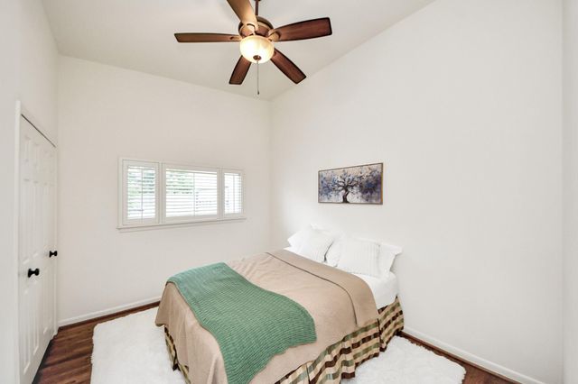 10150 Brinwood Drive, Houston, TX 77043