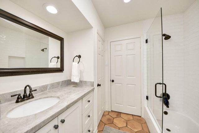 10150 Brinwood Drive, Houston, TX 77043