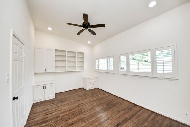 10150 Brinwood Drive, Houston, TX 77043