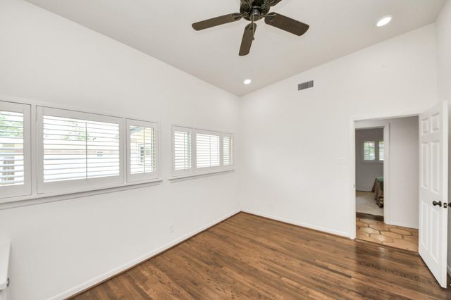 10150 Brinwood Drive, Houston, TX 77043