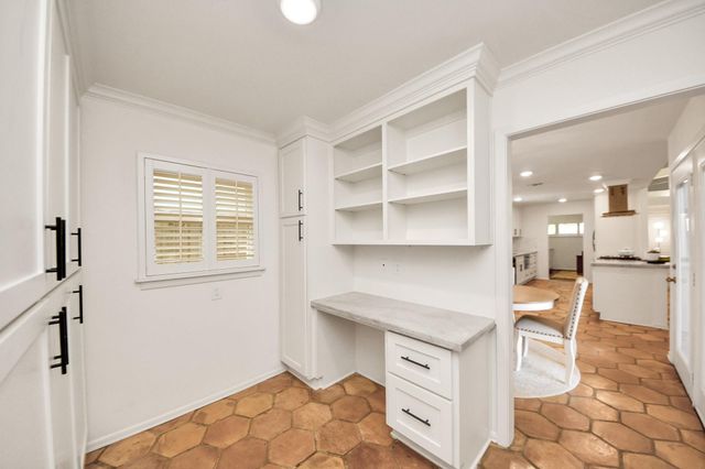 10150 Brinwood Drive, Houston, TX 77043