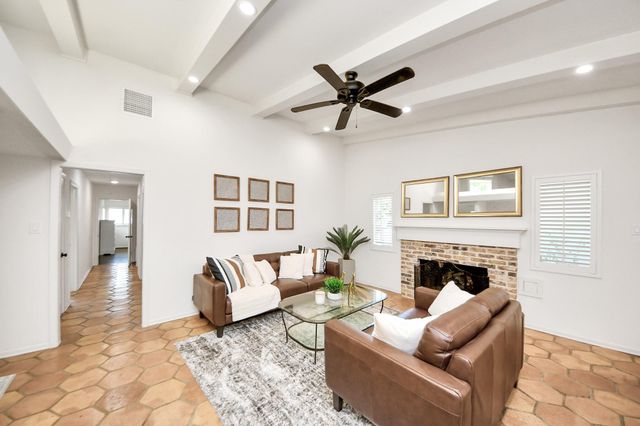 10150 Brinwood Drive, Houston, TX 77043