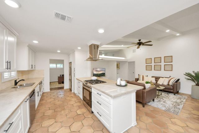 10150 Brinwood Drive, Houston, TX 77043