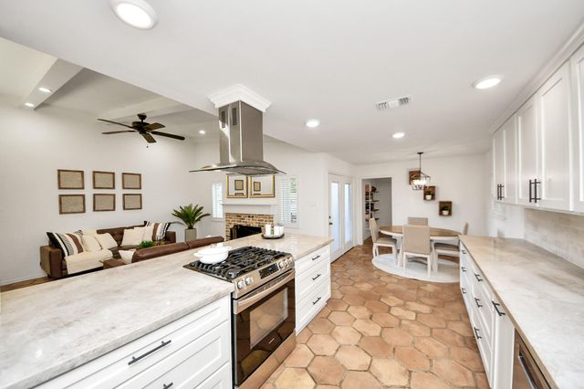 10150 Brinwood Drive, Houston, TX 77043