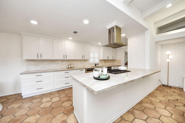 10150 Brinwood Drive, Houston, TX 77043